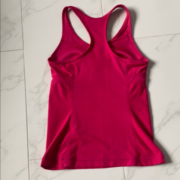 Small NIKE ATHLETIC fitness exercise top - Picture 3 of 3